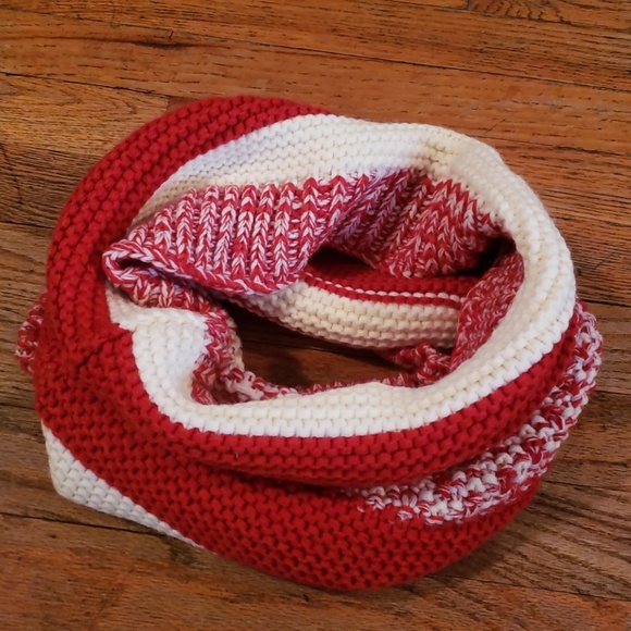 Gap Infinity Scarf - Picture 2 of 4